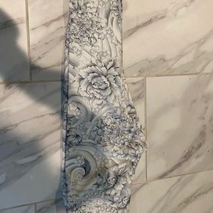 Lululemon pants size 8 low rise